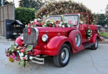 How to Rent an Antique Car for a Wedding